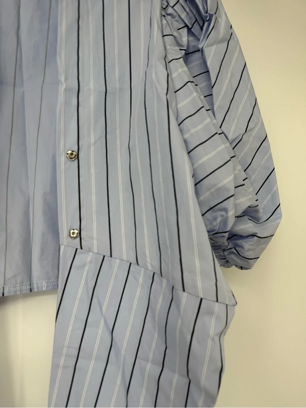 Tie-Front Puff Sleeve Crop Top - Light Blue Stripe Size S